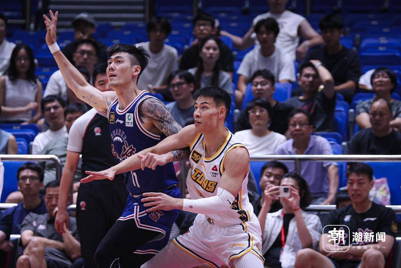 NBA季后赛季后赛对决在即!广东男篮演练定位球,马德里竞技密集防守应对